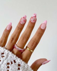 A hand adorned with pink nails featuring a fun cherry design, complemented by a delicate pink ring and a textured gold band, brings to mind sweet summer memories. Click to see more and immerse yourself in this nostalgic summer vibe.via@phoebesummernails Nails Barbie, Cute Almond Nails, Paznokcie Hello Kitty, Barbie Nails, Kutek Disney, Summer Acrylic, Nails Classy, Cherry Nails, Summery Nails