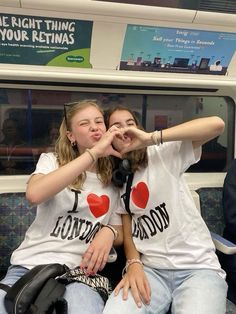 I Love London Shirt Aesthetic, England Trip Aesthetic, Friends In London Aesthetic, London Best Friends, London With Best Friend, London With Friends Aesthetic, London Aesthetic Friends, Studying In London, London Friends Aesthetic