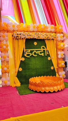 Haldi decoration Marathi Haldi Decoration, Haldi Decoration Ideas For Bride, Indian Haldi Decorations, Haldi Decorations Ideas, Haldi Decoration Ideas Simple, Haldi Mandap Decoration, Haldi Ceremony Background, Simple Haldi Decor, Haldi Theme Decoration