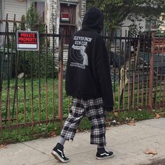 Oversized Tshirt Outfit, Goth Outfit, Skater Girl Outfits, K Fashion, Grunge Look, Fashion Streetwear, 가을 패션, Edgy Outfits, Mode Vintage