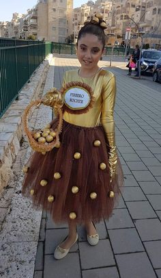 21 Creative DIY Halloween Costume Ideas | 320 * Sycamore Carneval Costume Ideas, Candy Themed Halloween Costumes, Carnival Outfit Ideas, Costumes Faciles, Karneval Diy, Creative Halloween Costumes Diy, Costume Carnaval, Carnaval Costume