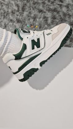 New balance 550 verde Green Men Shoes Nike, Aesthetic Men Shoes, Sneaker Head Woman, Nike Shoes Sneakers, Trendy Cotton Sneakers For Streetwear, Non-slip Sneakers For Streetwear, Men Shoes Aesthetic, White Non-slip Sneakers For Streetwear, Yantai