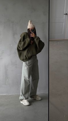 Amazon Hoodies, Hoodies Green, Closet Necessities, It Girl Outfit, Basic Clothes, Basic Clothing, Oversized Hoodies, Weekly Outfits