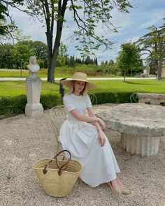 Long White Dress, Royal Outfits, Puffed Sleeves Dress, Classic Outfits, Western Outfits, Elegant Outfit, Elegant Dresses, Casual Dresses, White Dress