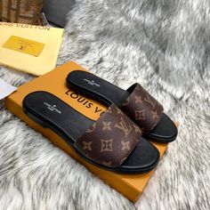 Size: 35-47 It comes with Dust box, Care manual, Tag, and Paper bag.Size Guide: Louis Vuitton Slides, Louis Vuitton New, Printed Letters, Dior Sandals, Christian Louboutin Women, Louis Vuitton Men Shoes, Louis Vuitton Sandals, Gucci Men Shoes, Louis Vuitton Boots