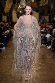 Runway Architecture, Runway Photography, 3d Printing Fashion, Silk Tulle, Fashion Runway, Point Of View