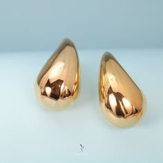 These unique golden water drop stud earrings feature a teardrop shape stud, stainless steal material, light weight and comfortable to wear. Add these unique teardrop stud earrings to your everyday fashion jewelry collection or as a gift for your love one. Jewelry Care: See more information about how to care for your jewelry here. Shipping Policy: Orders will be shipped within 1-3 business days. Economy shipping will take 7-14 days to arrive and standard shipping is 1- 4 days for U.S. orders. Int Trendy Metal Teardrop Earrings Gift, Rose Gold Metal Teardrop Earrings, Gift Teardrop Earrings With Shiny Finish, Hypoallergenic Metal Drop Teardrop Earrings, Modern Pear-shaped Teardrop Earrings For Gift, Hypoallergenic Metal Teardrop Drop Earrings, Hypoallergenic Metal Teardrop Earrings, Gold Hypoallergenic Pear-shaped Teardrop Earrings, Metal Teardrop Drop Earrings As Gift