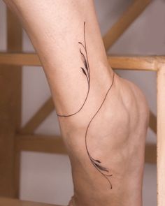 Bird Hand Tattoo, Nape Tattoo, Small Back Tattoos, Tattoos To Cover Scars, Boho Tattoos, Anklet Tattoos, Stylist Tattoos, Modern Tattoos, Back Tattoo Women