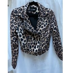 Cheetah Cropped Jacket Cheetah Jacket, Jean Button Up Shirt, Long Teddy Coat, Embellished Crop Top, Fashion Nova Jackets, Denim Jeans Ripped, Distressed Jean Jacket, Latina Fashion, Blazer Set