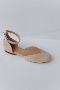 Wedding flats 'Jasmine' are handcrafted from soft Italian suede and have 1 cm / 0.4 inches flat heels. These wedding shoes are designed with a V-notched vamp (v-cut) which makes these bridal flats even more elegant and special.  Inside there is a soft Memory foam insole, which gives a feeling of additional comfort when walking. Tunit outsole is made of a mixture of leather chips and rubber, it's more wear-resistant than leather and more durable. This type of outsoles is great for countries with Suede Closed Toe Ballet Flats With Removable Insole, Suede Ballet Flats With Removable Insole, Beige Closed Toe Suede Flats, Beige Suede Closed Toe Flats, Wedding Flats With Leather Sole, Summer Suede Pointed Toe Flats, Blue Wedding Sandals, Flats With Ankle Strap, Bridal Flat Sandals