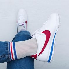 Sneakers women - Nike Cortez (©natalia__infantes) Nike Cortez Women, White Huaraches, Women Nike, Des Baskets, Forrest Gump