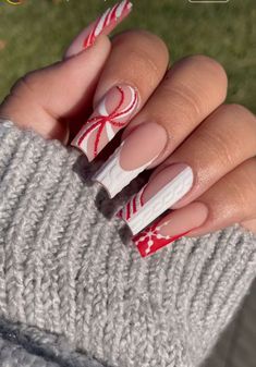 Christmas Nail Inspo, Red And White Nails, Nail Art Noel, Candy Cane Nails, Winter Nails Acrylic, Sweater Nails, Christmas Nails Acrylic, Nail Idea, Pastel Nails