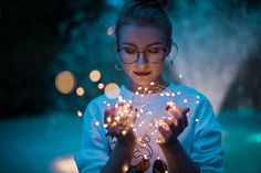 Fairy Lights Shoot, Twinkle Lights Photoshoot, Fairy Light Photoshoot, Photography With Lights, Fairy Lights Photoshoot, Instagram Ideas Pictures, Senior Pictures High School