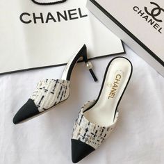 Chanel High Heels, Dior High Heels, Channel Shoes, Heels Pearl, Pearl Heels, Happy Shoes, Classic Slippers