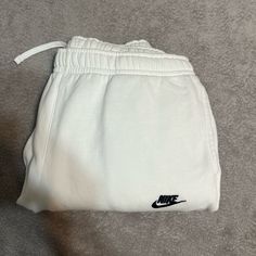 Nike Men's Sportswear Club Fleece Joggers. Size Xl. White. Nwot White Nike Sweats Sportswear, Nike White Sportswear Sweats, White Sportswear Sweatpants For Sports, White Sportswear Sweats For Sports, White Athleisure Sweats For Jogging, Nike White Cotton Joggers, Nike White Sporty Joggers, White Cotton Nike Joggers, White Cotton Sweats For Sports