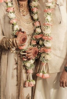 Nikkah Garland, Garland Wedding Indian Reception, Marriage Varmala, Indian Wedding Garland Marriage, Reception Malai Design, Garlands For Reception