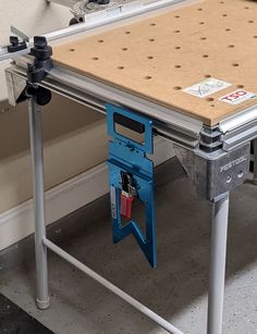 a workbench with tools attached to it and some pegs on the table