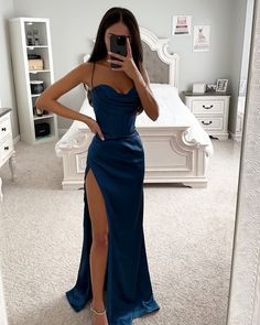 Long Prom Nails, Prom Make Up, Prom Dresses Under 100, Prom Fashion, Dresses Short Prom, Navy Prom Dresses, Ruffle Prom Dress, Trendy Prom Dresses, Prom Dress Shoes