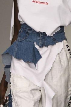 Deconstructed Fashion, Faustine Steinmetz, Upcycling Fashion, 2018 Runway, Upcycled Fashion, Denim Details, Runway Pictures, 가을 패션