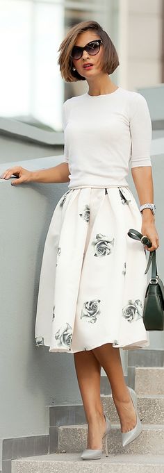 Polyester Pink Rose in Black Print Silky Skater Skirt | You can find this at => http://feedproxy.google.com/~r/amazingoutfits/~3/WbO5EVasIDE/photo.php Flare Skirt Outfit, Sukienki Maksi, Chicwish Skirt, Rose Skirt, Cream Skirt, Nice Hair, Fashion 2015, Flower Skirt, Summer Work Outfits