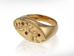 Women Signet Ring -gold statement signet ring for her. In this particularly impressive ring, made of 22k gold plated silver and dot with rubies, I engraved a unique floral pattern that complements the precious ruby dots, and the glossy finish gives it an even more prestigious look. Features: * Handmade * 925 Sterling Silver / * 22k Gold Plated Sterling Silver - Nickel Free * Rubies Gemtones (Natural) * Size : all sizes * The Rubies can be changed to your favorite stones, or your birthstone - ple Signet Rings Women Gold, Signet Ring Women, Unique Gold Rings, Signet Rings Women, Carnelian Ring, Signet Rings, Gold Signet Ring, Nature Inspired Jewelry, Birthstone Earring