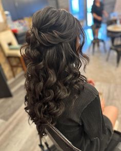 Nothing I love more than some good volume and fluffy curls!! Save for inspo! Using my two favorite products @aiirprofessional texture spray and @schwarzkopfusa Dust it. #halfuphalfdownhairstyle #halfup #texturedhairstyle #fluffycurls #bridesmaid #bridesmaidhairstyle #hairstyle #weddinghair #bridesmaidhair #nwihairstylist #bridalhair #bride #wedding #june #2024 #nwi #chesterton #bridalstylist Bridesmaid Hairstyles Extensions, Half Up Half Down Wedding Hair Volume, Wedding Hair Inspiration Half Up, Crimped Wedding Hair, Volume Wedding Hair, Voluminous Half Up Half Down, Sweet 16 Hairstyles, Bride Hairstyles For Long Hair, Bridesmaid Hair Inspo