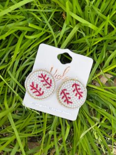 Baseball stud seed bead earrings **These are handmade so variations may occur** Baseball Jewelry, Baseball Mom Gifts, Baseball Sister, Baseball Earrings, Patriotic Earrings, Mom Earrings, Sports Jewelry, Baseball Gifts, Mom Jewelry