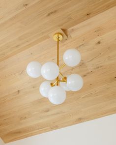 This teen bedroom design by @em_henderson is too cute! Key pieces like the Allenglade Chandelier and Argyle Double Sconces create a timeless foundation that can live through eras of changing tastes. Design by @em_henderson, photo by @kaitlinmgreen_photo