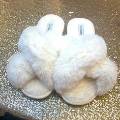 Multiple Sizes Available White Fluffy Slippers, Duck Slippers, Dearfoam Slippers, Isotoner Slippers, Ugg Coquette, Fur Sliders, Cabin Socks, Purple Quilts, Fluffy Slippers