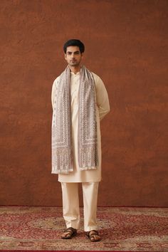 Ethnic Cream Shawl for Men Online Kurta With Shawl Men, Wedding Kurta For Men Style, Traditional Wedding Attire For Men, Traditional Outfit Men, Diwali Outfits Men, Desi Picnic, Stylish Kurta For Men, Shawls For Men, Men Wedding Outfit