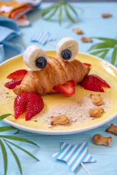 Fun food for kids. cute crab croissant with fruit for kids breakfast Weird Food Combos, Fun Food For Kids, Cute Toast, Food For Kids, Fruit Animals, Creative Snacks, Fruits For Kids