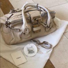 I Bought This Maybe 12 Years Ago For $2200. Original Beautiful Chloe Bag. It’s In Great Condition. Chloe Bracelet Bag, Gucci Vintage Bag, Chloe Brown, Chloe Handbags, Boho Handbags, Hobo Purse, Chloe Bag, Brown Leather Bag, Lv Monogram