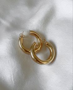 Classic Chunky Gold Jewelry, Classic Gold Chunky Jewelry, Classic Chunky Everyday Jewelry, Trendy Chunky Hoop Jewelry, Gold Hoop Earrings Chunky, Everyday Chunky Hoop Earrings, Chic Chunky Hoop Jewelry, Chunky Small Hoop Jewelry, Everyday Hoop Jewelry With Gold-tone Hardware