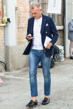 Older Mens Fashion, Men Over 50, Older Man, 가을 패션, Gentleman Style, Casual Style Outfits, Mens Street Style, Stylish Men, Jacket Style