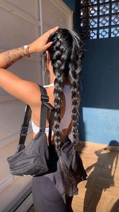 Women's Undercut, Stile Hijab, Hairstyles Women, Women's Hairstyles, Hair Stylies, Undercut Hairstyles, Long Black Hair, Hair Stylist Life, Hairstyles Long