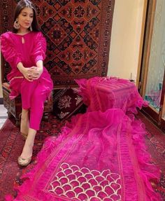 Gotta Work Dresses Pakistani, Pakistani Duppata, Pink Pakistani Suit, Lace On Dupatta, Lace Neck Design, Poncha Design, Kurti Neck Design, Dupatta Design, Gota Patti Work