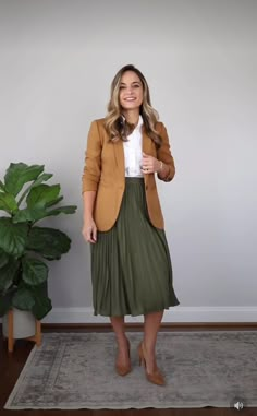 Olive Midi Skirt Outfit, Olive Green Pleated Skirt Outfits, Elegant Brown Pleated Skirt For Fall, Chic Long Brown Pleated Skirt, Brown A-line Pleated Skirt For Fall, Winter Brown Long Pleated Skirt, Green Pleated Skirt Outfit, Khaki Blazer Outfit, Formal Skirt Outfit