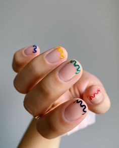 Sometimes, less is more. If you're looking for easy nail art ideas that fit well into your daily life, check out these cute minimalist nails. Nails Yellow, Colorful Nail, Minimalist Nail Art, Fire Nails