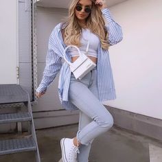 Inspirações de looks inverno 2024 #lookinspiração #inverno2024 #cherryred #cinza #verdeoliva High Top Converse Outfits, Outfits Con Jeans, Blue Striped Shirt, Outfit Mujer, Trendy Summer Outfits, Looks Street Style, Fashion Hacks Clothes, Trend Fashion, Cute Summer Outfits