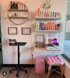 Hair Salon Booth Ideas, Salon Interior Design Colorful, Retro Hair Salon Decor, Cosmetology Salon Ideas, Hairstylist Organization Ideas, Salon Suite Organization, Salon Suite Storage Ideas, Groovy Salon, Small Salon Suite Ideas Interior Design