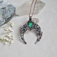 Red Crystal Necklace, Wanderlust Jewelry, Elven Jewelry, Necklace Moon, Trending Necklaces, Witchy Jewelry, Green Copper, Accessories Ideas, Moon Necklace