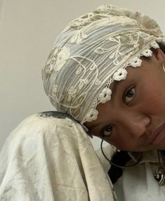 Andalusia, Mode Vintage, Looks Style, Mode Inspiration, Divine Feminine, Video Editor, Head Scarf