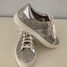 Tory Burch Carter Glitter Lace-Up Sneakers Us 7.0 Medium Dazzle Them All In The Tory Burch Carter Glitter Lace-Up Sneaker. Leather And Sequin Glitter Upper. Lace-Up Design. Round Toe. Padded Collar. Leather And Textile Lining. Lightly Padded Leather Footbed. Rubber Sole. Never Worn No Box Light Pink Sneakers, Tory Burch Sneakers, Trainers Fashion, Pink Sneakers, Comfortable Sneakers, Red Suede, Suede Sneakers, Sneaker Brands, Tory Burch Shoes