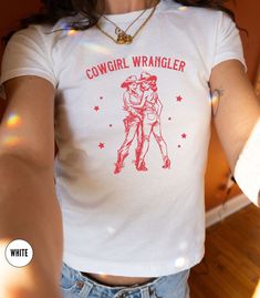 Cute Babytee Aesthetic,Cowgirl Lesbian,Pinterest Clothes Slogan Tee,Graphic Baby Tee Gift For Lesbian Feminist,Queer Fashion Modern Cowgirl by TheTrendingGiftCo on Etsy Lesbian Country Outfits, Casual Lesbian Outfits, Gay Party Outfit, Subtle Pride Outfit, Gay Fashion Women, Queer Summer Fashion, Queer Femme Fashion, Wlw Gifts, Lesbian Cowgirl