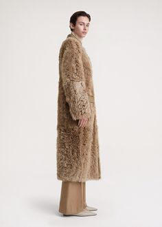 Warm TOTEME coat made from heavyweight shearling with an alluring curly texture. It has a smooth leather collar and pocket flaps to match the interior and fastens with concealed buttons. Add tonal separates to complete a statement winter look. Toteme Coat, Shearling Coat, Leather Collar, Winter Looks, Smooth Leather, Texture, Collar, Leather