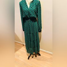 Max Studio Women's Long Sleeve ‘Paisley’ Tiered Long Dress Size S Beautiful Color To Wear Anywhere Fall Paisley Print V-neck Maxi Dress, Green V-neck Paisley Print Dress, Green V-neck Dress With Paisley Print, Casual Green Paisley Print Maxi Dress, Green Casual Paisley Print Maxi Dress, Spring Green Paisley Midi Dress, Spring Green Paisley Print Midi Dress, Fall Paisley Print Maxi Dress With V-neck, Chic Long Sleeve Paisley Print Dress