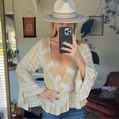 Never Worn- Free People White And Yellow Boho Patterned Blouse With Flare Arms Gold V-neck Top For Beach, Gold V-neck Beach Top, Mustard V-neck Beach Top, Chic Yellow Blouse For Day Out, Gold Fitted Tops For Vacation, Fitted Gold Top For Vacation, Gold V-neck Summer Blouse, Fitted Mustard Top For Beach, Fitted Mustard Top For The Beach