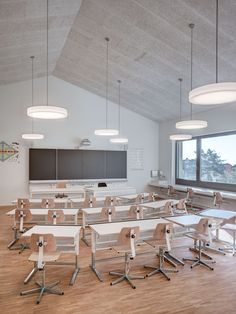 an empty classroom with desks and chairs