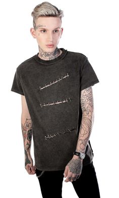 Alternative Fashion Punk, Mens Grunge, Grunge Tee, Tokyo Street Fashion, Streetwear Shirts, Punk Hair, Grunge Streetwear, Safety Pins, Punk Style