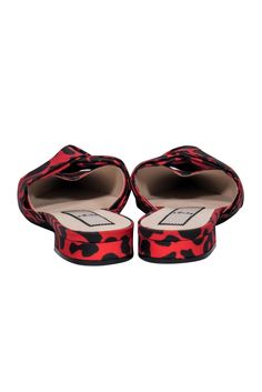 Slip on some fierce fashion with these No. 21 flats! The classic mule is given a safari chic upgrade with a luxe leopard print design in a bright and bold red hue. Perfect for the office and beyond! Pair with your favorite jeans and a graphic tee for brunch downtown or roar into your next meeting in style with sleek slacks and your favorite blazer. No matter how you rock these, you’ll be styling and profiling! Size 9.5 (EU 39.5) Fabric upper w/ leopard print design Knotted design on vamp Slide-o Spring Slip-on Mules With Red Sole, Summer Slip-on Flats With Red Sole, Casual Flat Mules For Evening, Red Low Heel Flats For Summer, Chic Mules With Red Sole, Chic Red Closed Toe Mules, Summer Slip-on Mules With Red Sole, Chic Summer Mules With Red Sole, Chic Red Summer Flats